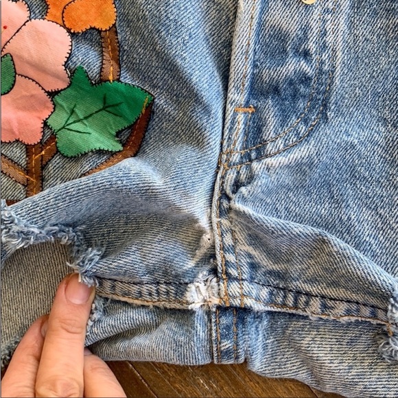 Levi’s Festival Cutoff Embellished Denim Shorts 27 4 26 Flower Power Woodstock - Picture 8 of 12